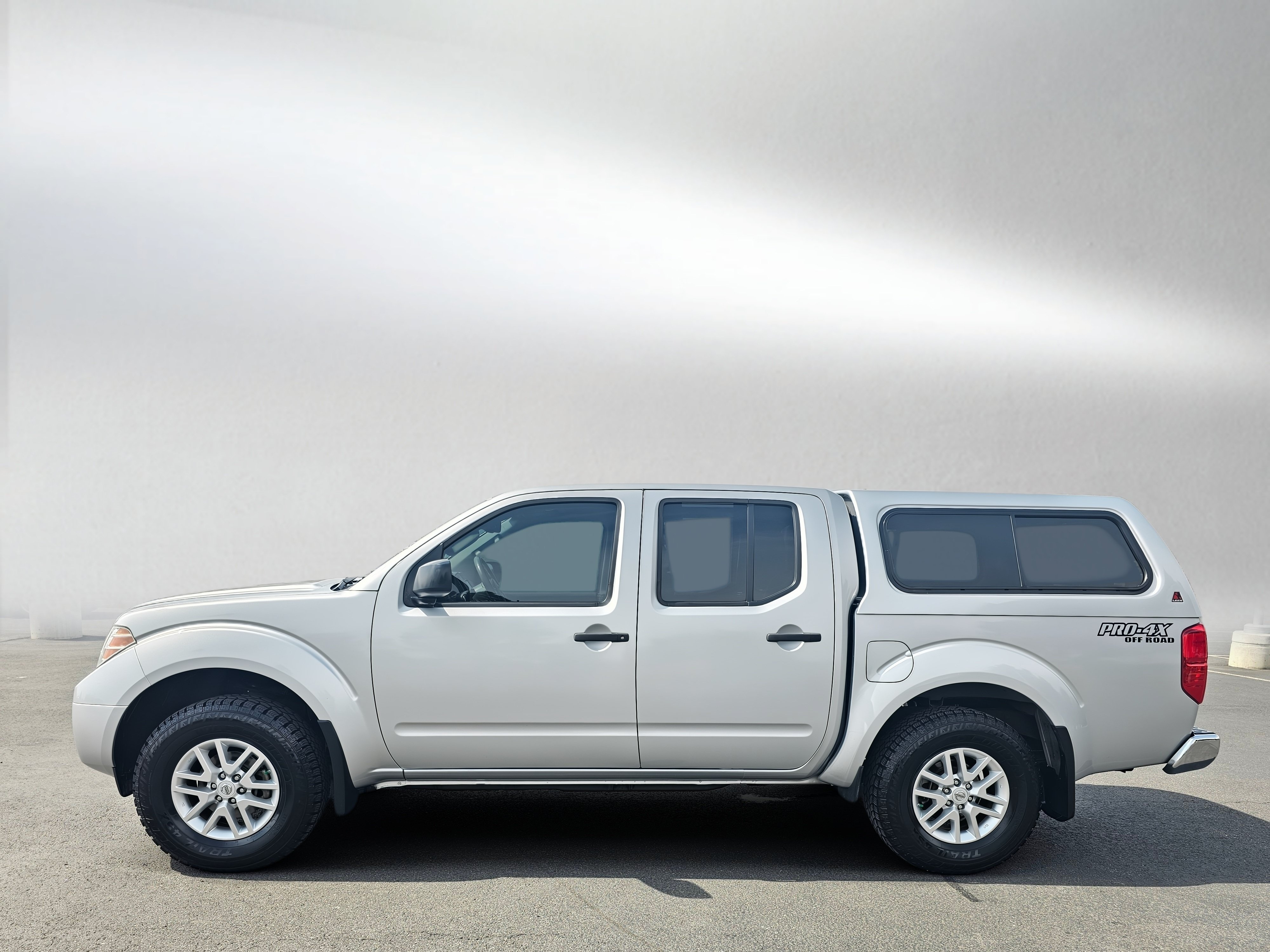 Used 2016 Nissan Frontier SV w/ SV Value Truck Package AWD/4WD image 2