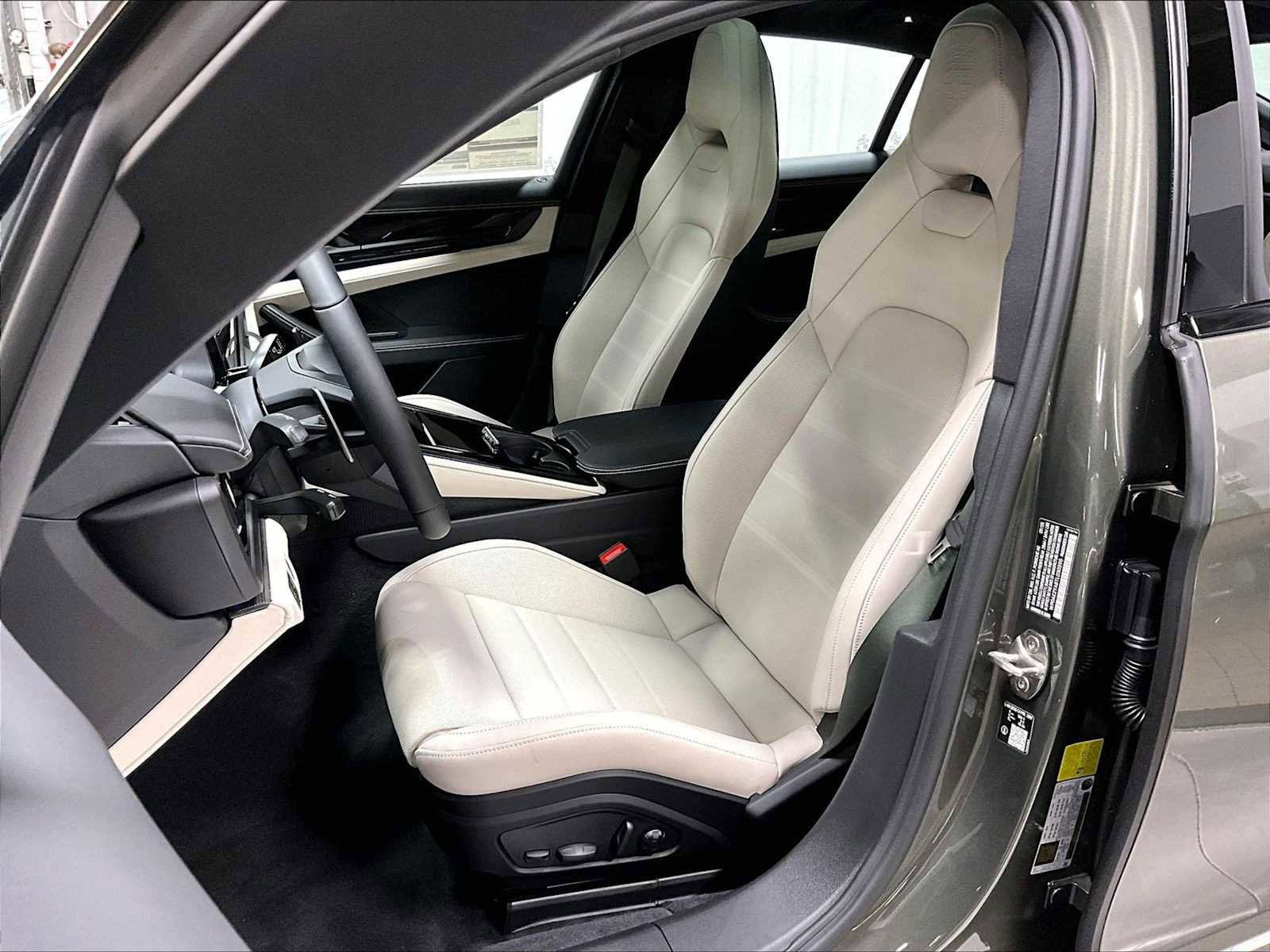 Used 2026 Porsche Panamera 4 image 8