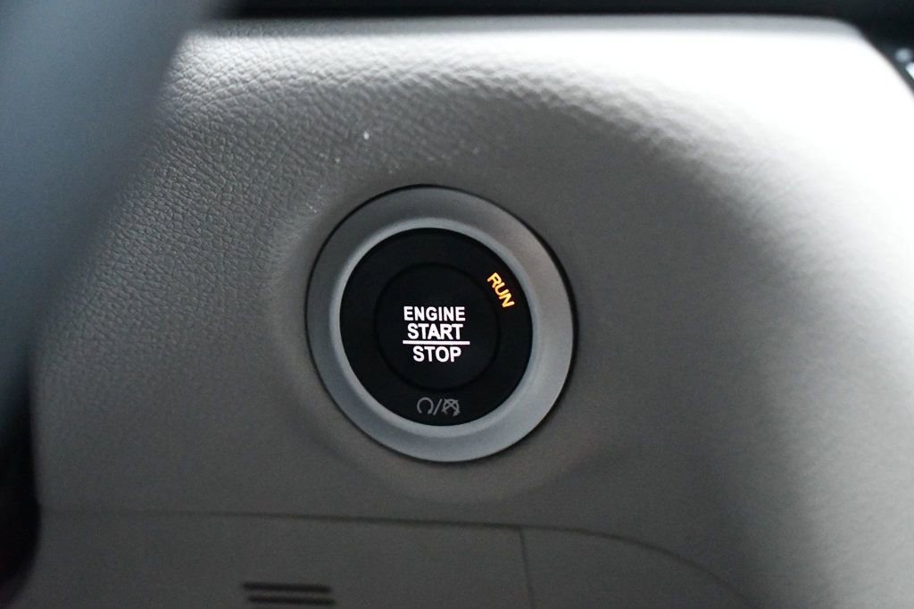 Used 2022 Chrysler Pacifica Touring-L image 35