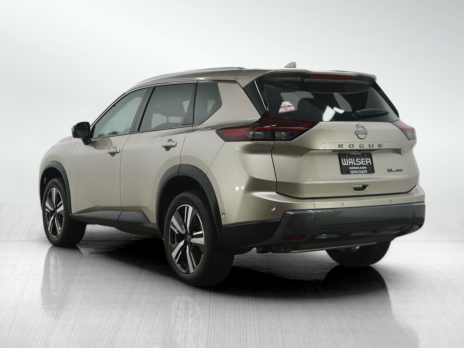 Used 2025 Nissan Rogue SL AWD/4WD image 4