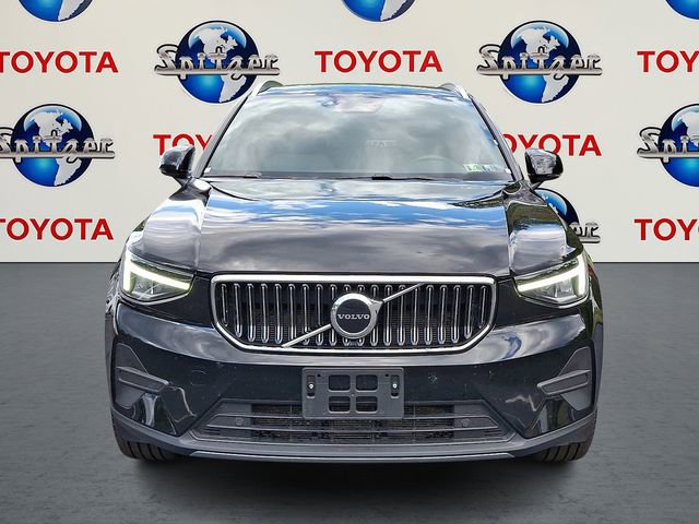 Used 2025 Volvo XC40 B5 Core image 2