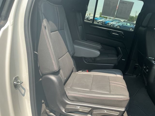 Used 2025 Chevrolet Suburban RST w/ Comfort Package AWD/4WD image 19