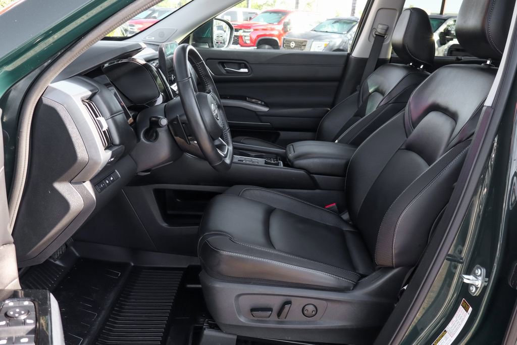 Used 2025 Nissan Pathfinder SL w/ SL Premium Package image 16