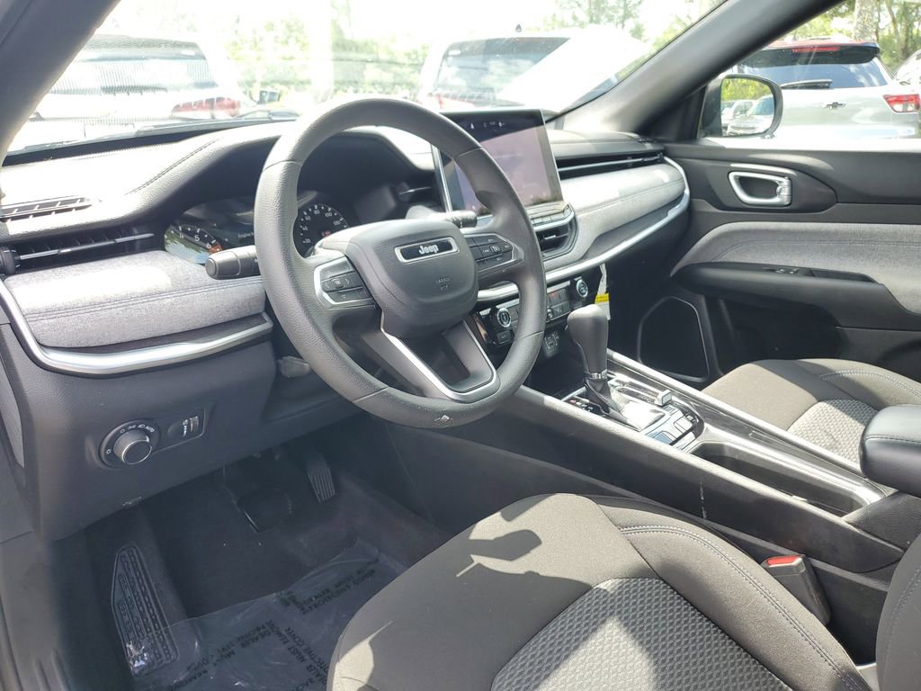 Used 2023 Jeep Compass Sport image 12