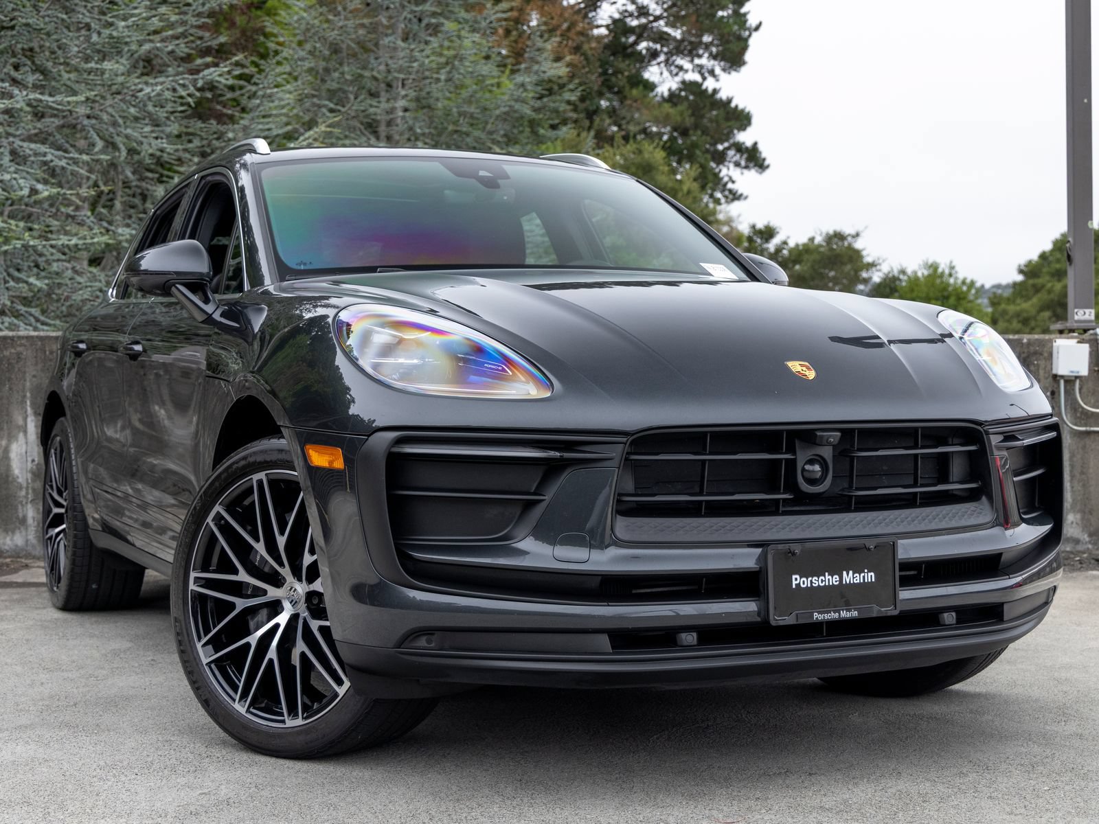 Certified 2022 Porsche Macan AWD/4WD image 9