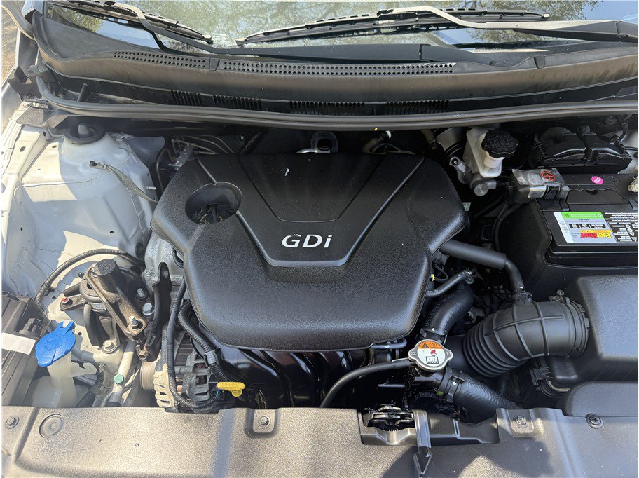 Used 2012 Hyundai Accent GLS FWD image 12