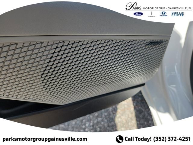 New 2025 Hyundai Elantra Limited image 16