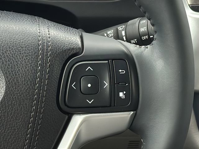 Used 2016 Toyota Highlander Limited image 26