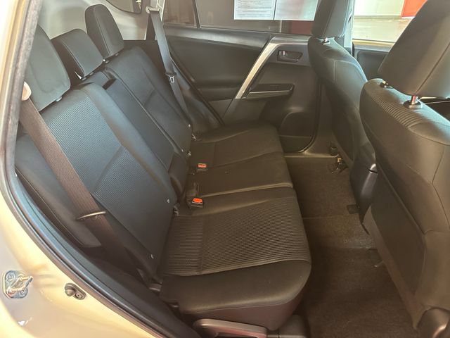 Used 2018 Toyota RAV4 LE w/ Carpet Mat Package FWD image 15