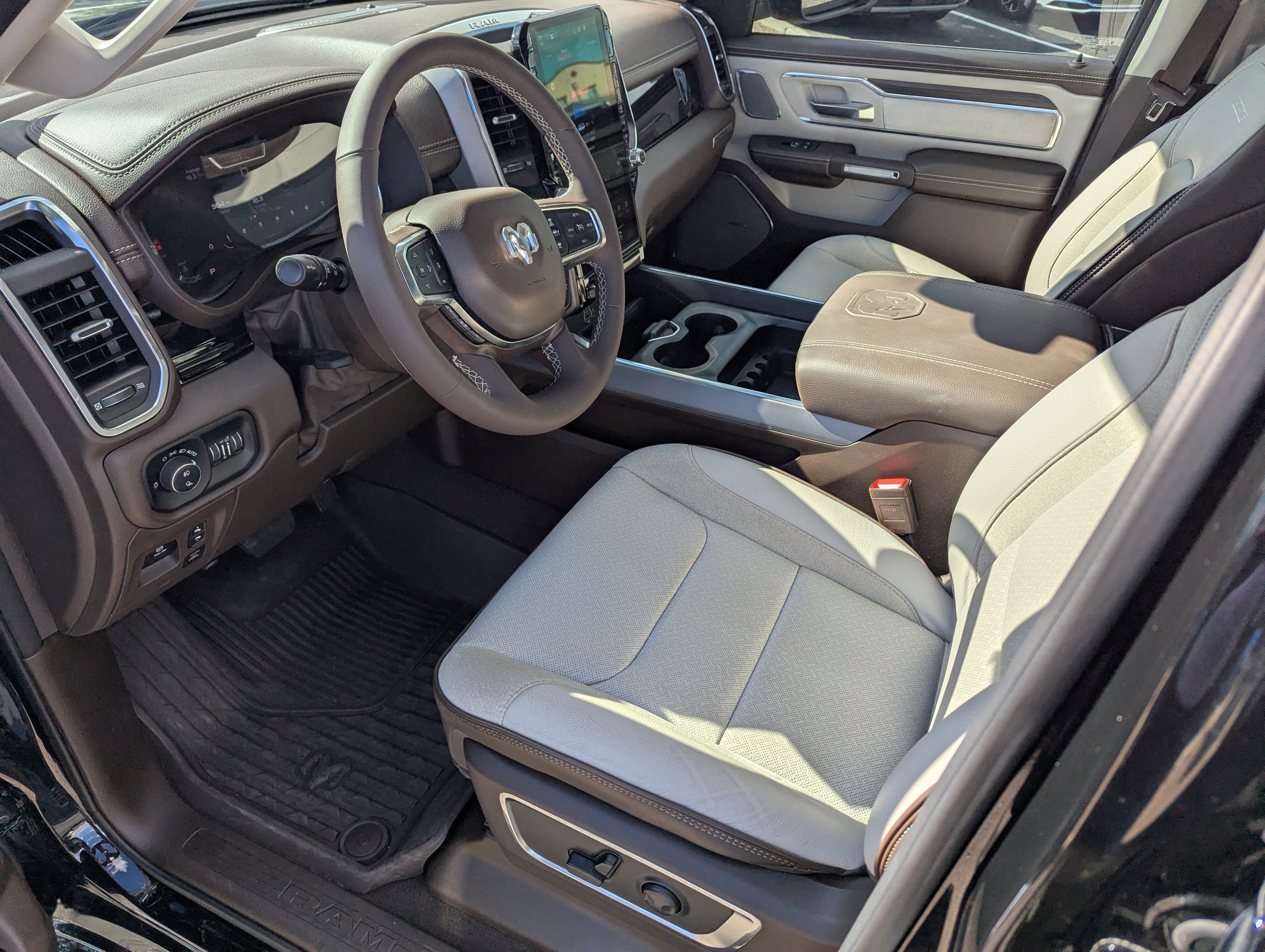 Used 2025 RAM 1500 Laramie image 10