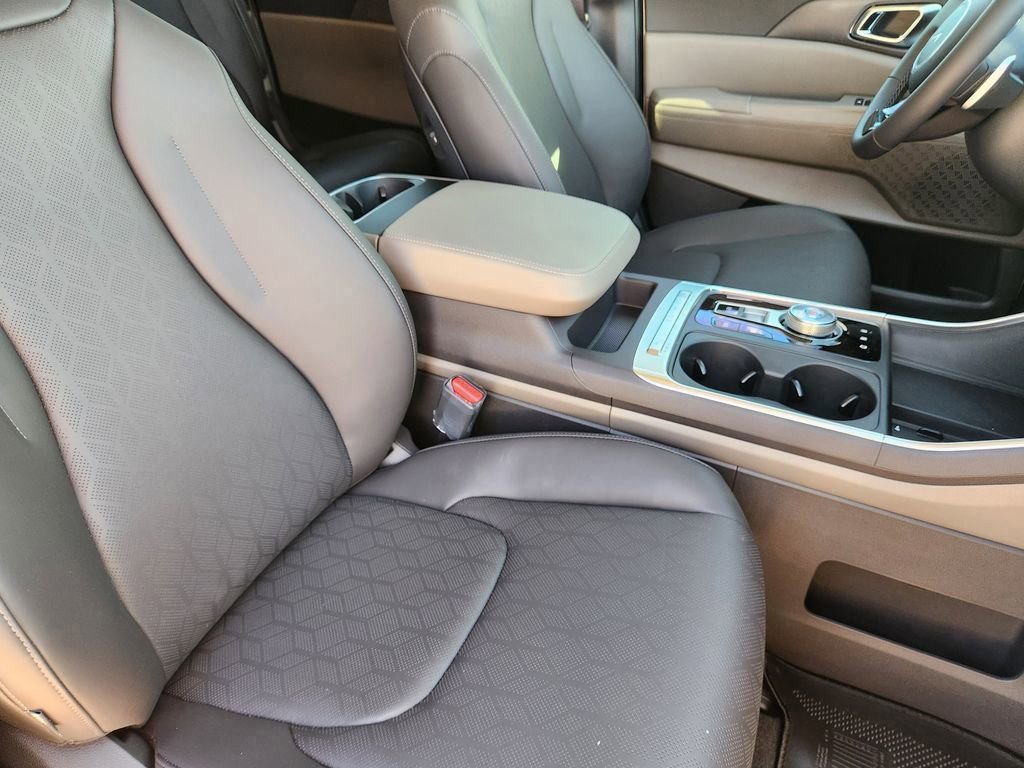 New 2026 Kia Carnival EX FWD image 10
