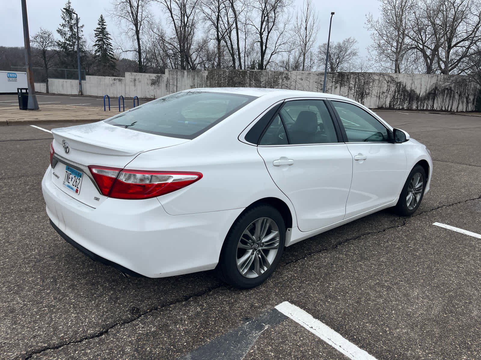Used 2017 Toyota Camry SE image 6