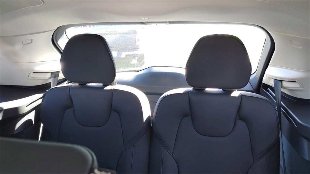 New 2026 Volvo XC90 B6 Plus w/ Protection Package Premier image 32