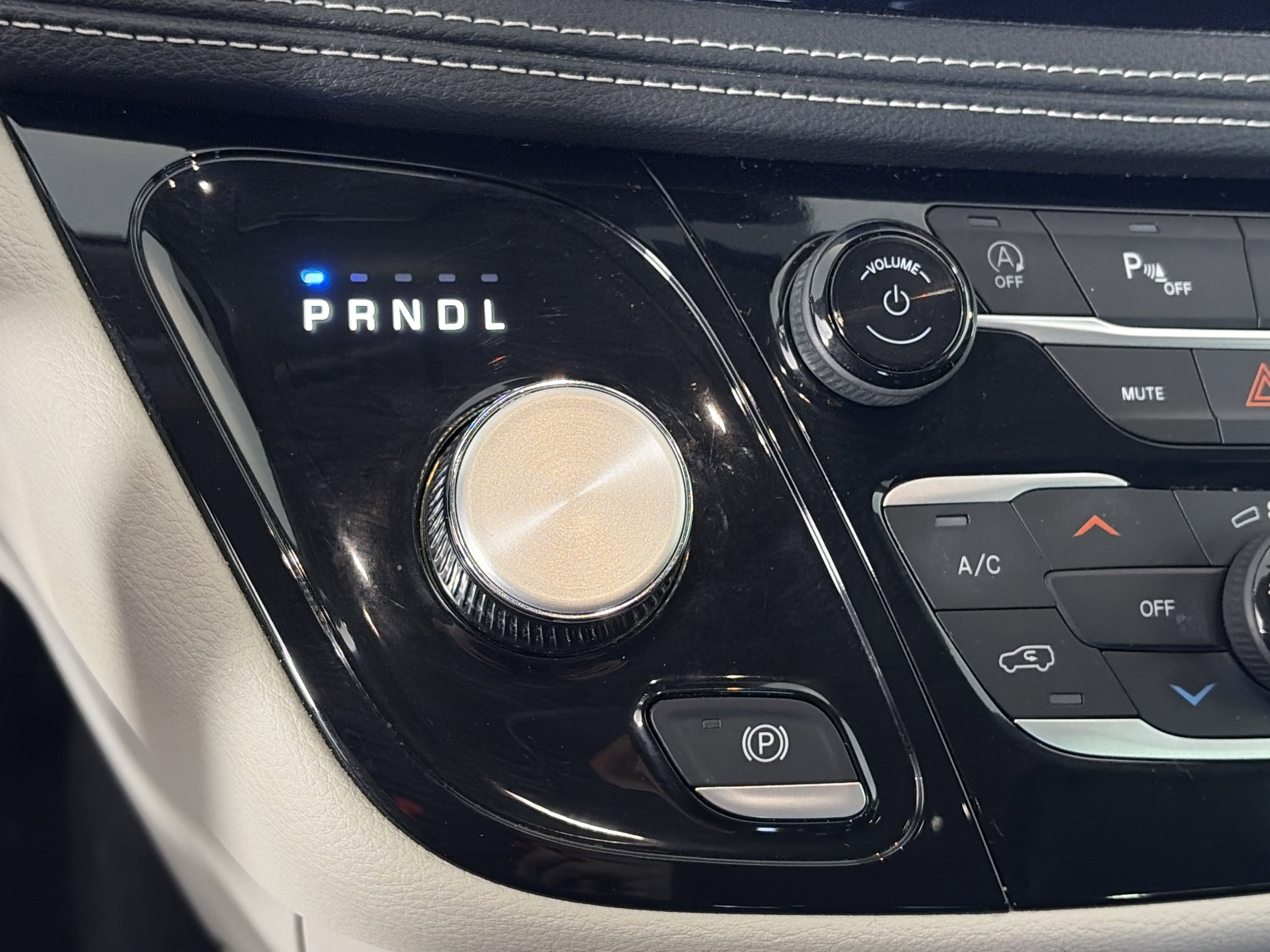 Used 2024 Chrysler Pacifica Touring-L image 22