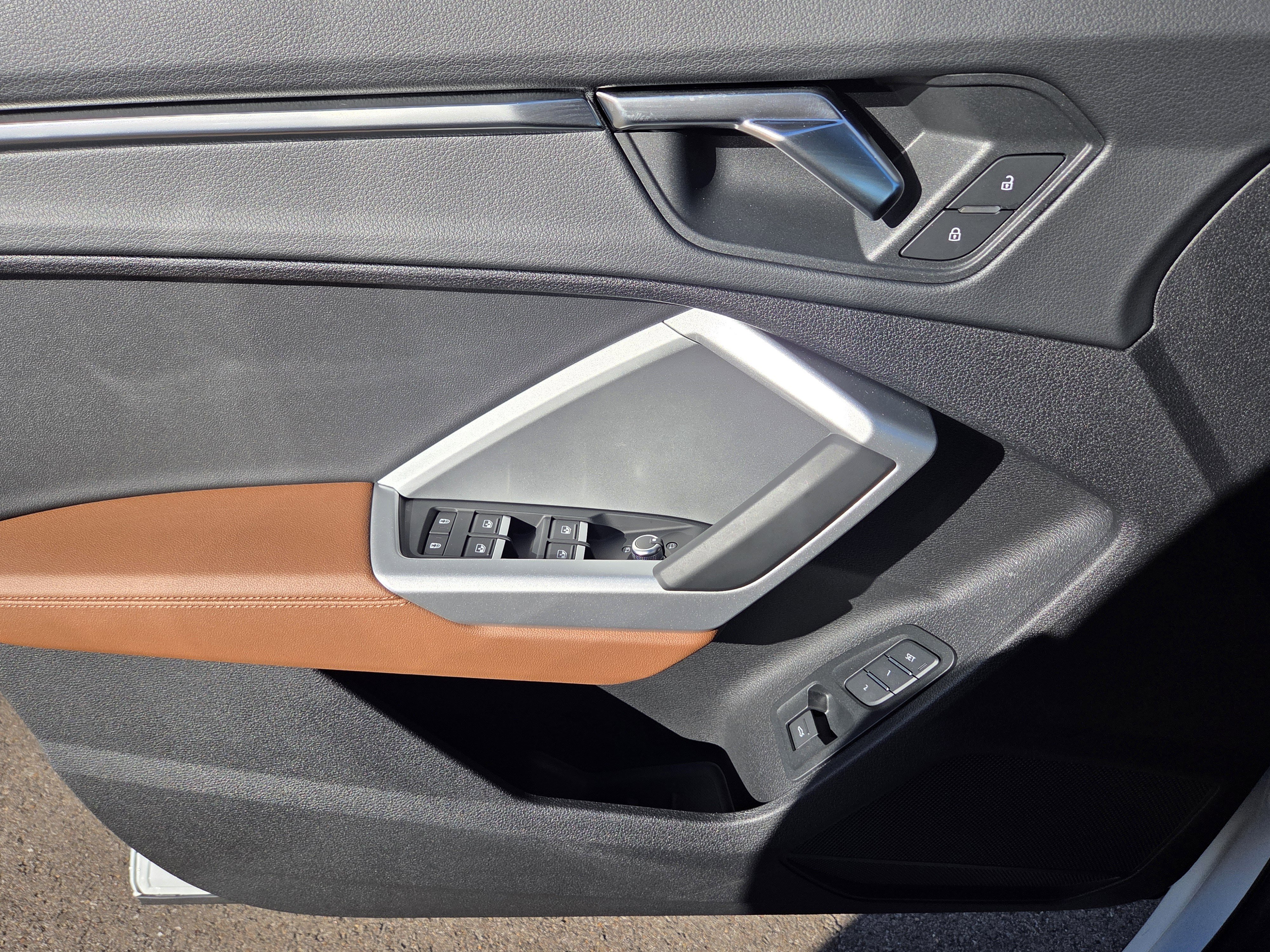 Certified 2025 Audi Q3 2.0T Premium w/ Convenience Package image 9