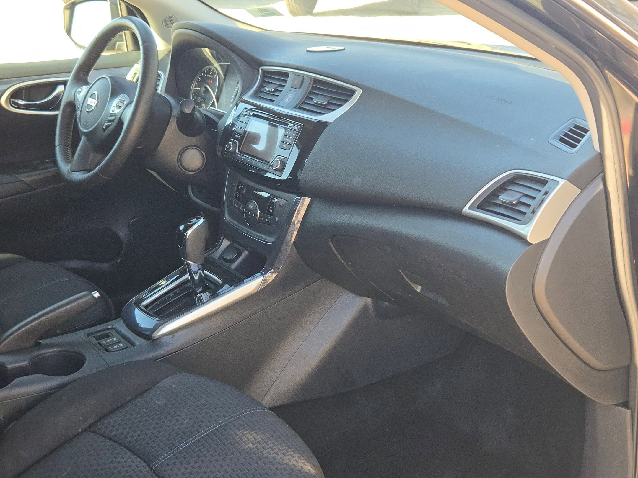 Used 2018 Nissan Sentra SR w/ SR Midnight Edition Package image 28