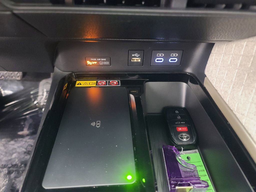 Used 2025 Toyota Camry XSE image 36