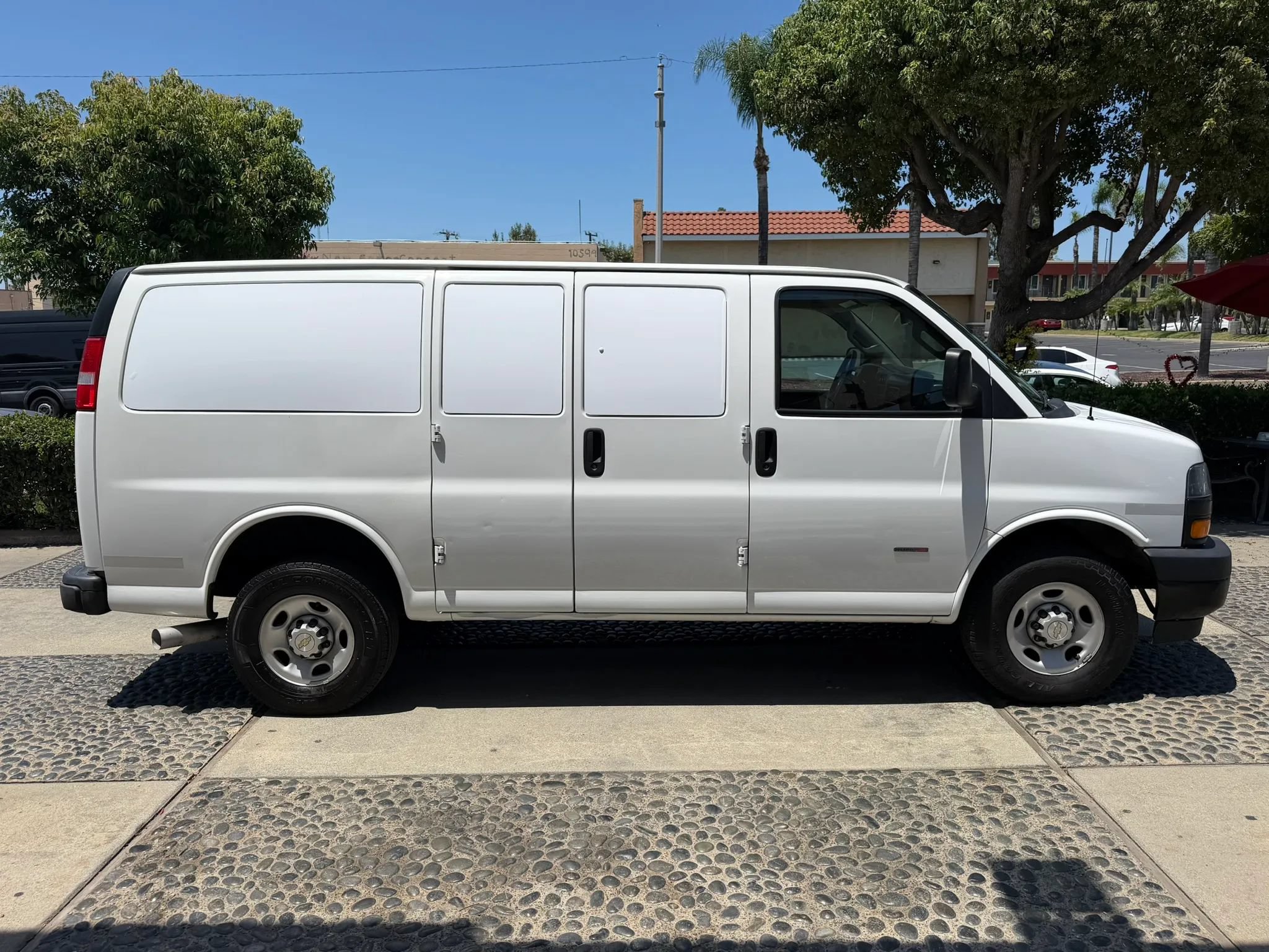 Used 2022 Chevrolet Express 2500 w/ Driver Convenience Package RWD image 4