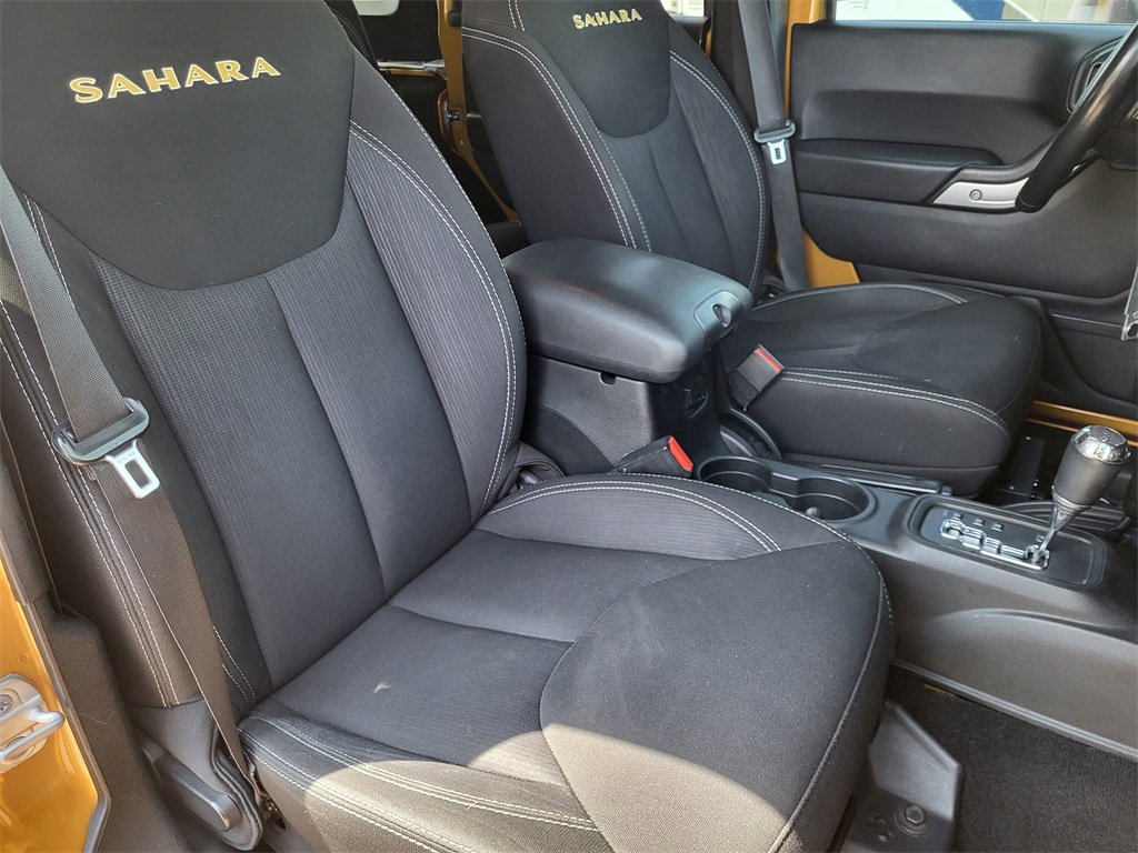 Used 2014 Jeep Wrangler Unlimited Sahara w/ Connectivity Group image 17