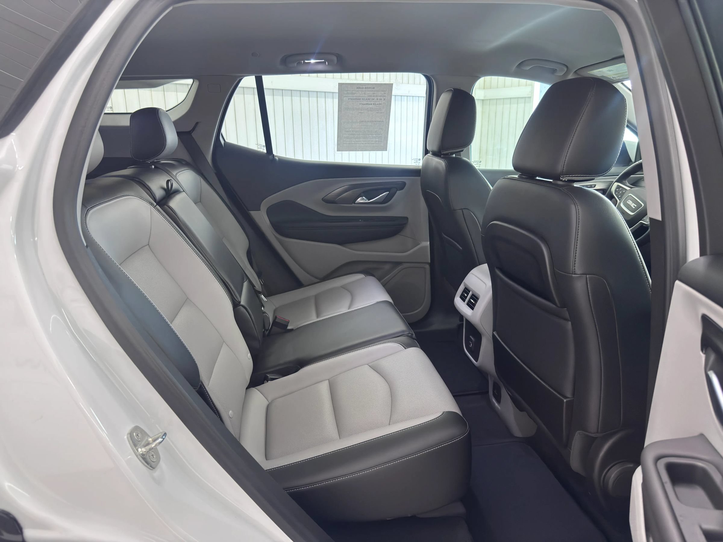 Used 2022 GMC Terrain SLT w/ Infotainment Package II FWD image 11