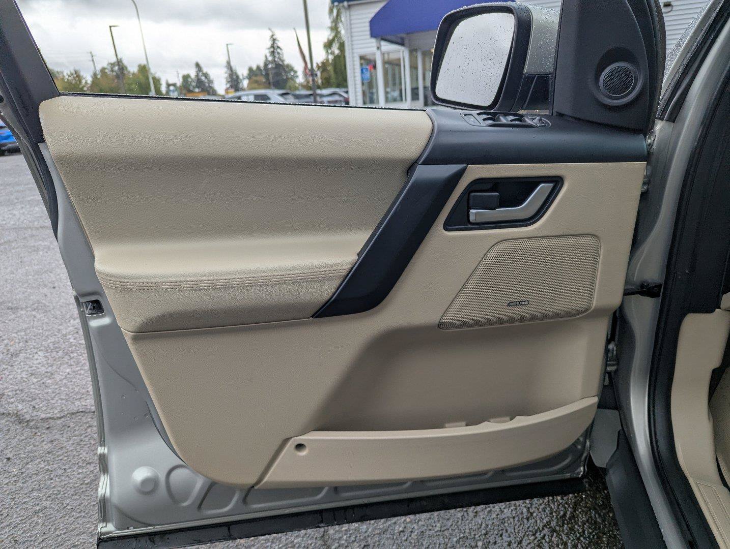 Used 2012 Land Rover LR2 HSE w/ Climate Comfort Pkg AWD/4WD image 10