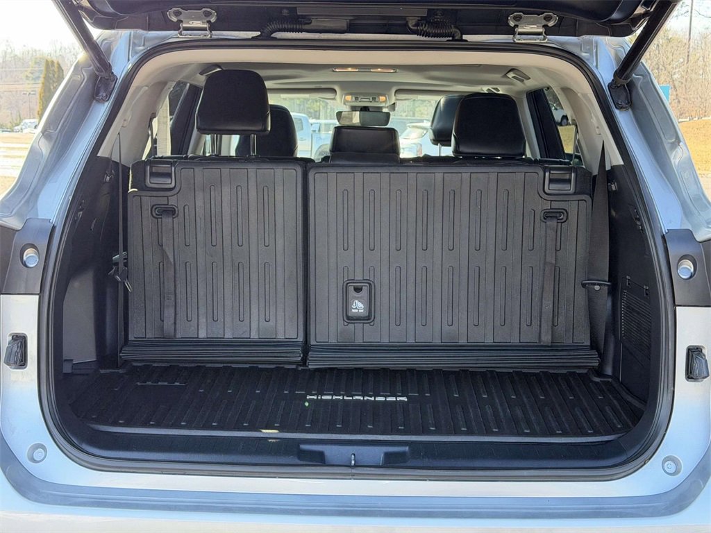 Certified 2021 Toyota Highlander XLE image 14