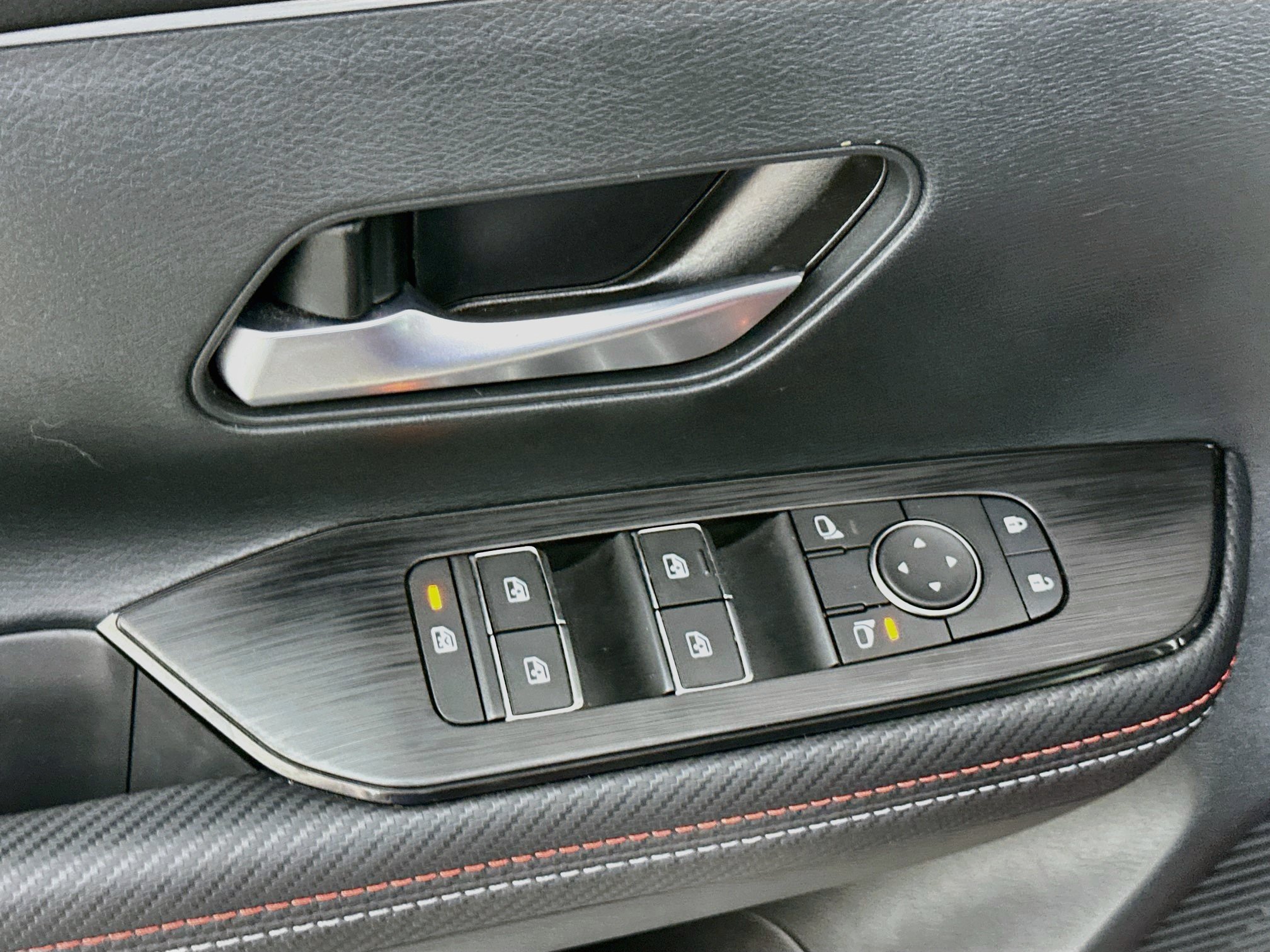 Used 2025 Nissan Kicks SR FWD image 15