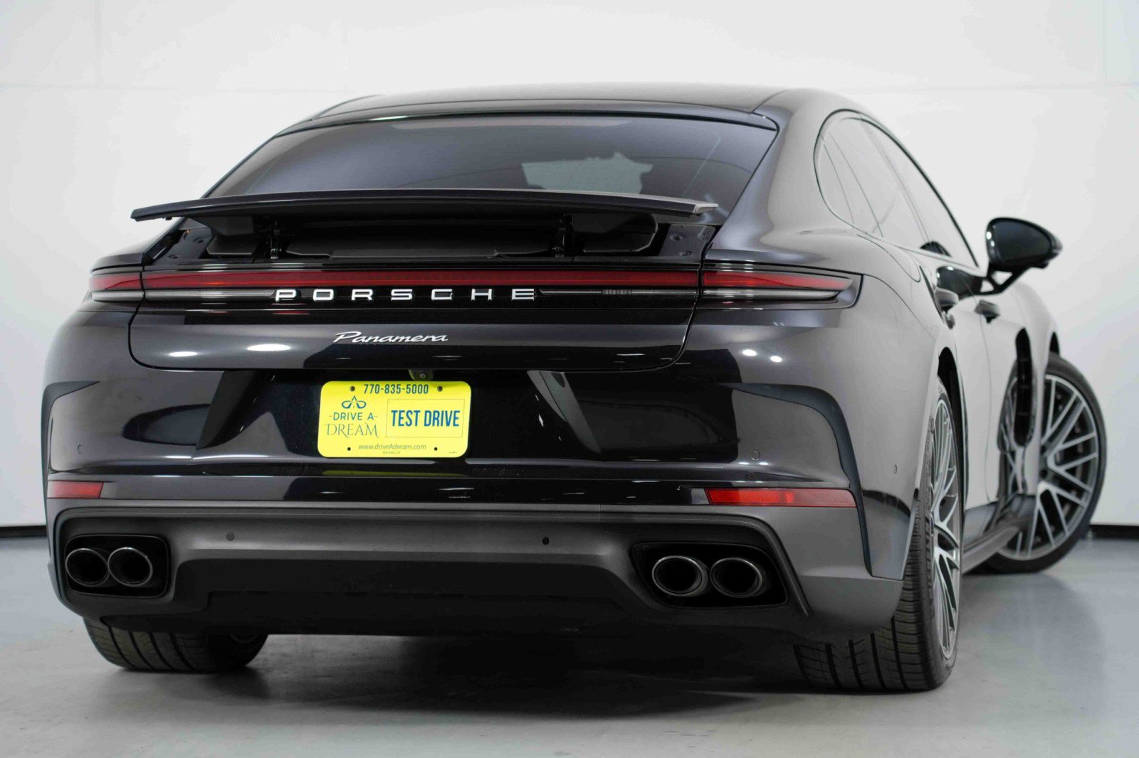 Used 2024 Porsche Panamera image 5