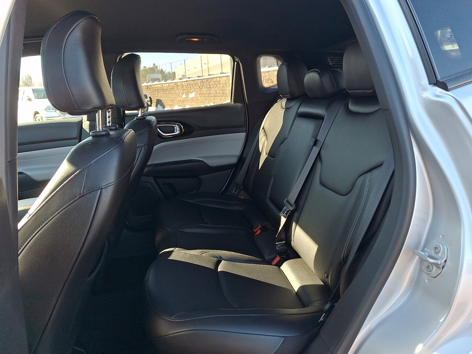 Used 2025 Jeep Compass Limited image 10