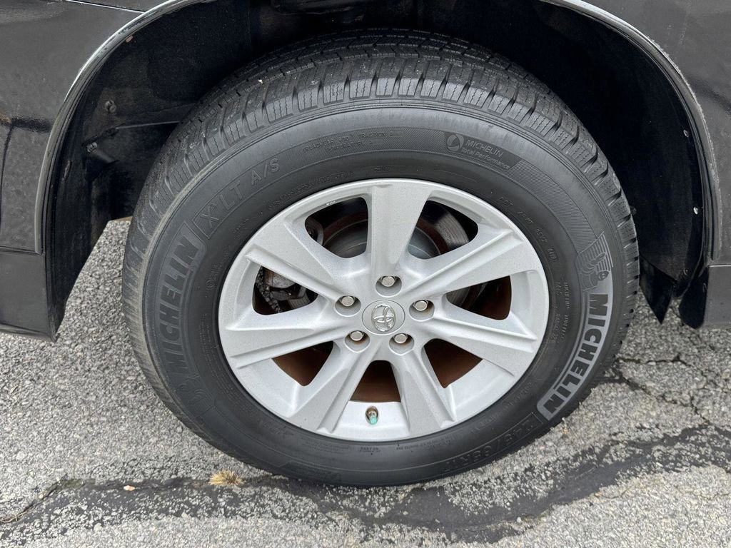 Used 2013 Toyota Highlander SE image 37