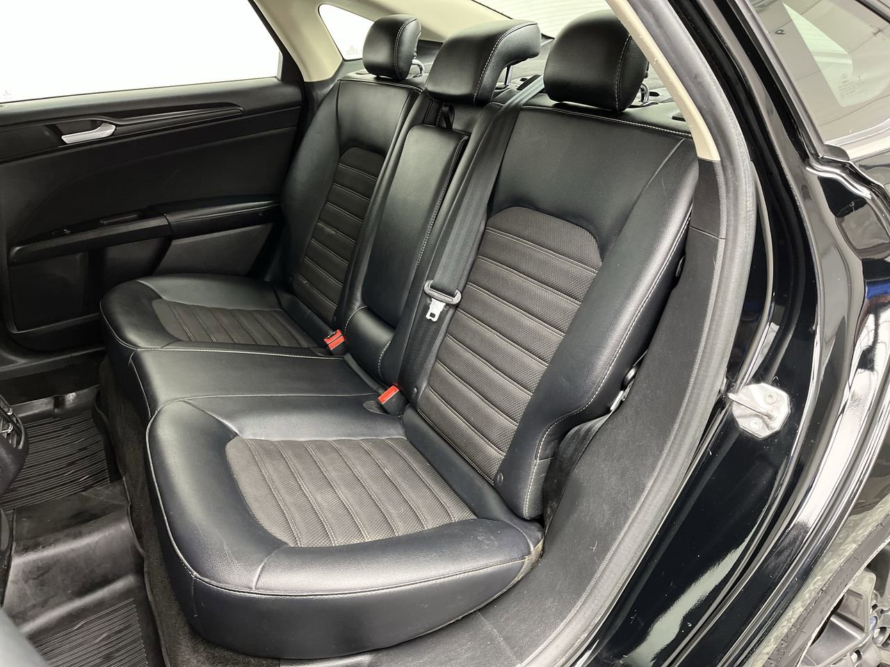 Used 2018 Ford Fusion SE w/ Equipment Group 201A FWD image 11