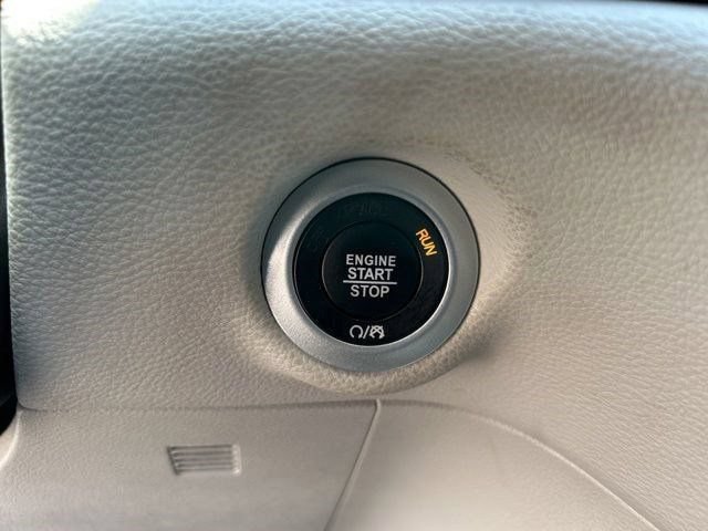 Used 2023 Chrysler Pacifica Touring-L FWD image 22