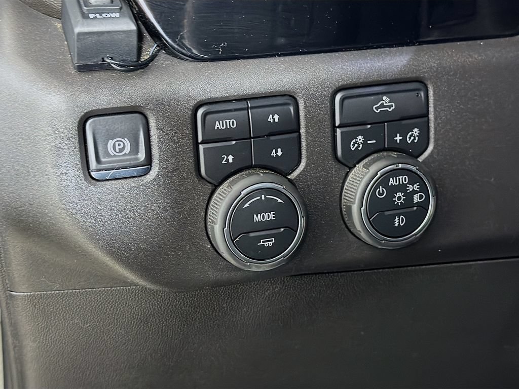 Used 2025 Chevrolet Silverado 1500 LT Trail Boss w/ Convenience Package II AWD/4WD image 11