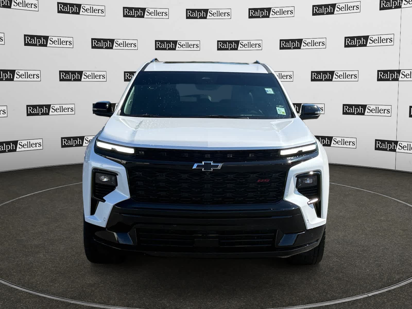 Used 2024 Chevrolet Traverse RS FWD image 8