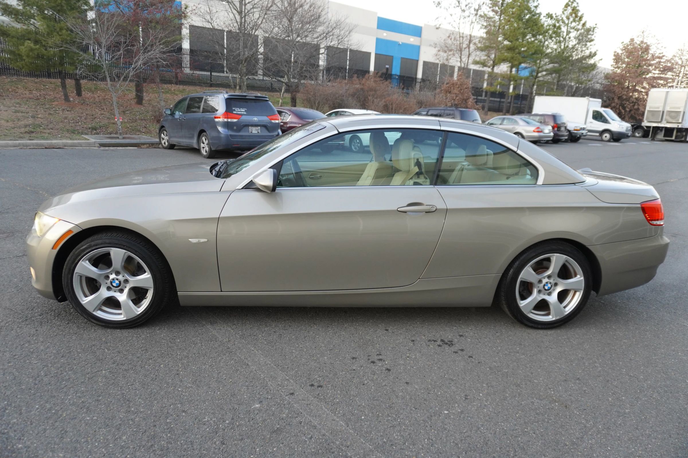 Used 2009 BMW 328i Convertible image 4