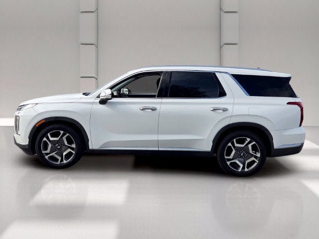 Used 2023 Hyundai Palisade SEL w/ Premium Package FWD image 2