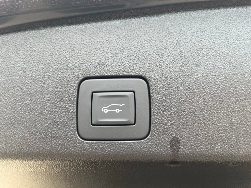 Used 2023 Buick Encore GX Select w/ Sport Touring Package FWD image 10