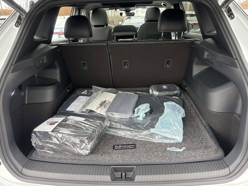 New 2026 Volkswagen Tiguan SE R-Line image 9