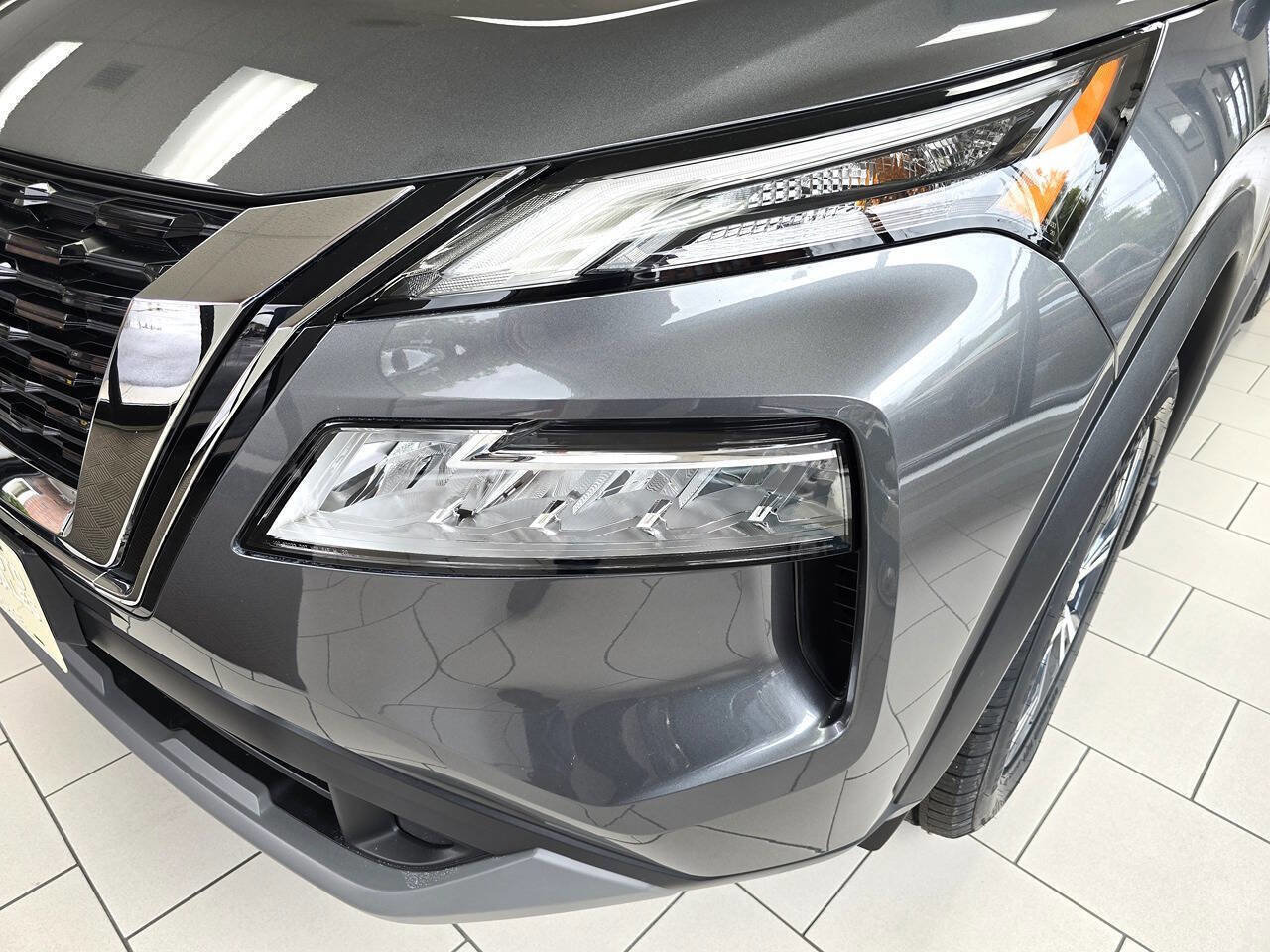Used 2023 Nissan Rogue SV w/ SV Premium B Package image 7