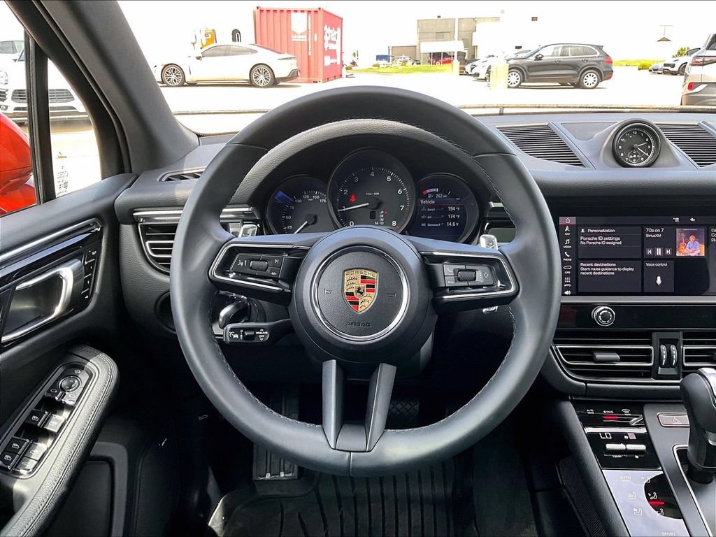 Certified 2025 Porsche Macan AWD/4WD image 15