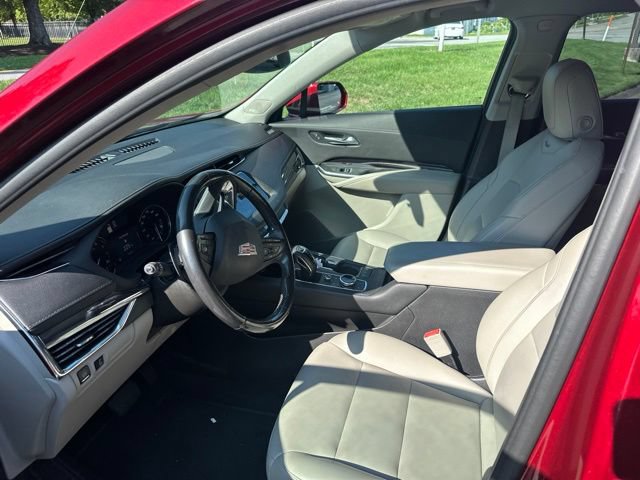Used 2019 Cadillac XT4 Luxury w/ Cold Weather Package FWD image 10
