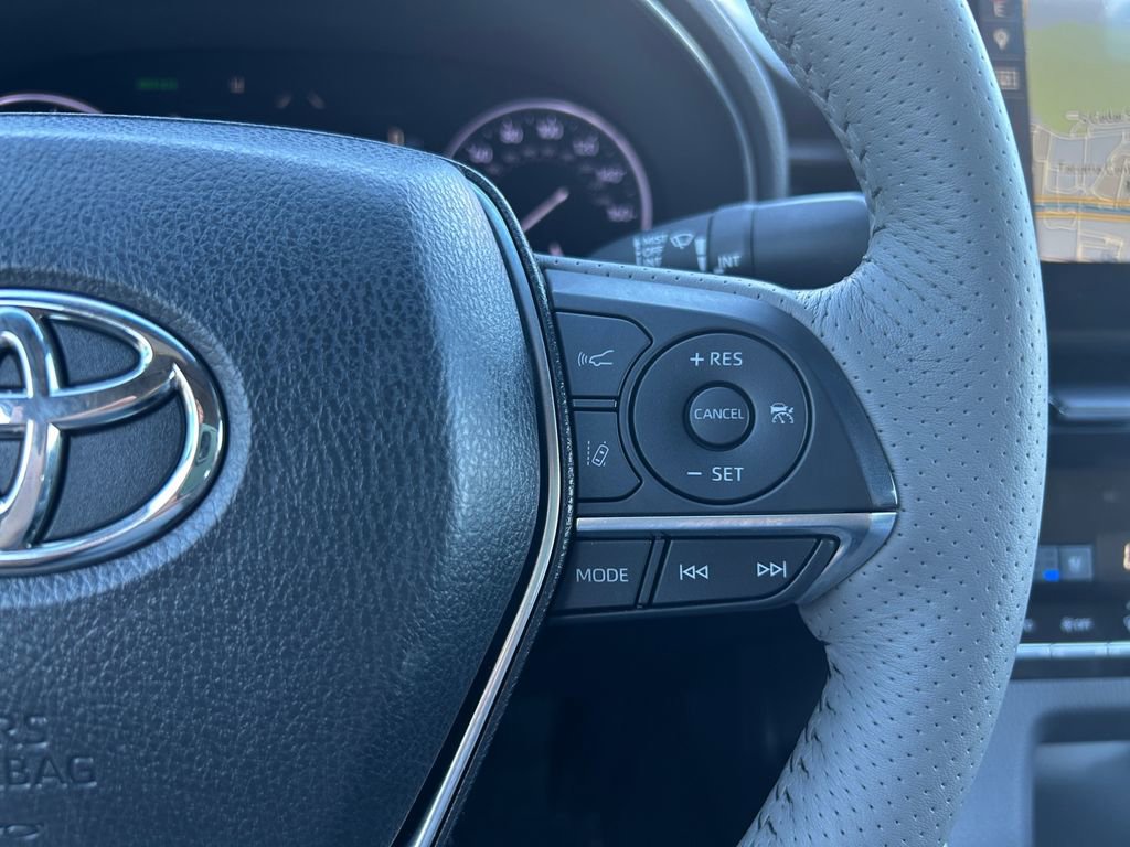 Used 2019 Toyota Avalon Limited image 18