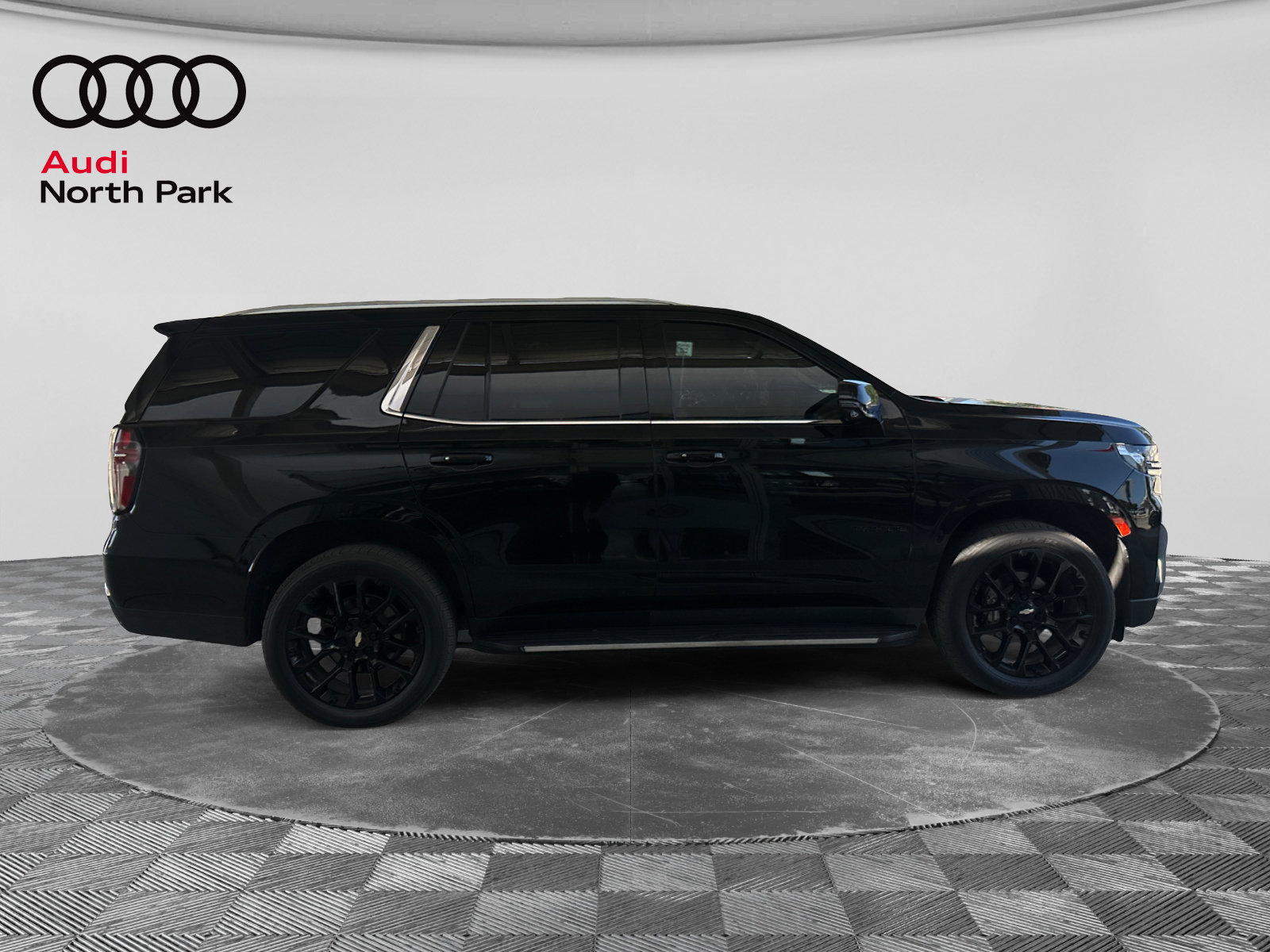 Used 2022 Chevrolet Tahoe LT w/ Luxury Package RWD image 6