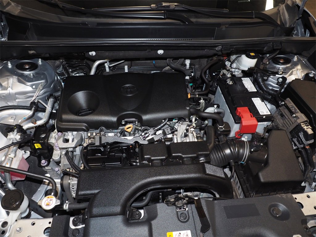 Used 2021 Toyota RAV4 LE image 17