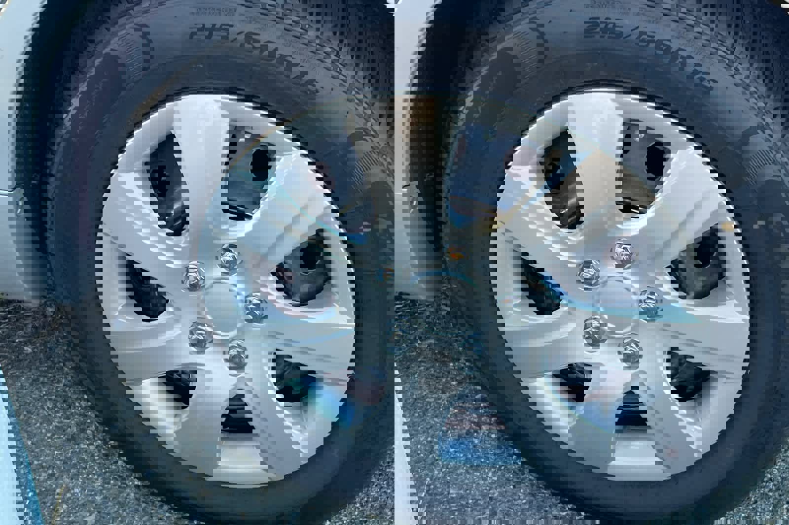 Used 2011 Toyota Camry LE image 22