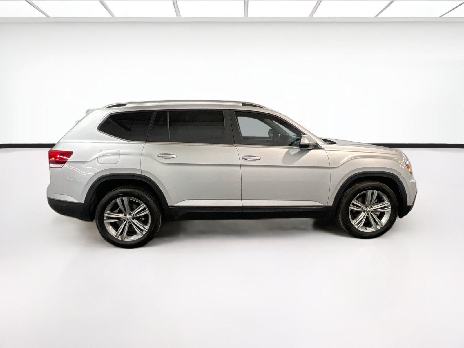 Used 2018 Volkswagen Atlas Launch Edition FWD image 24