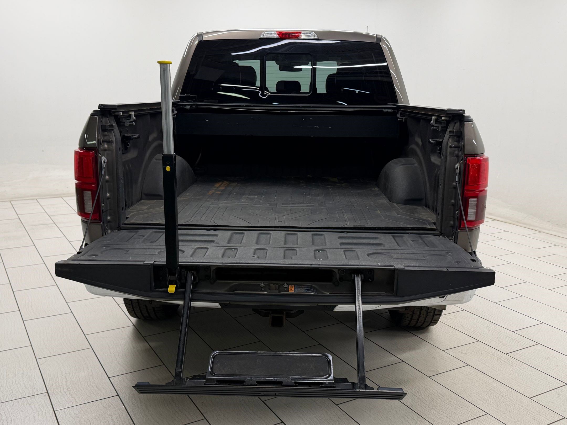 Used 2018 Ford F150 Lariat image 32