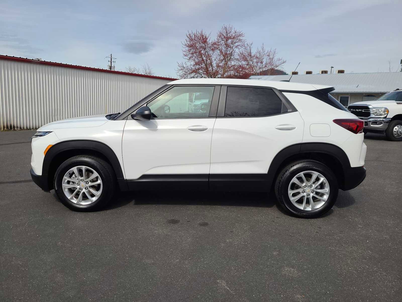 Used 2025 Chevrolet TrailBlazer LS w/ LS Convenience Package image 11