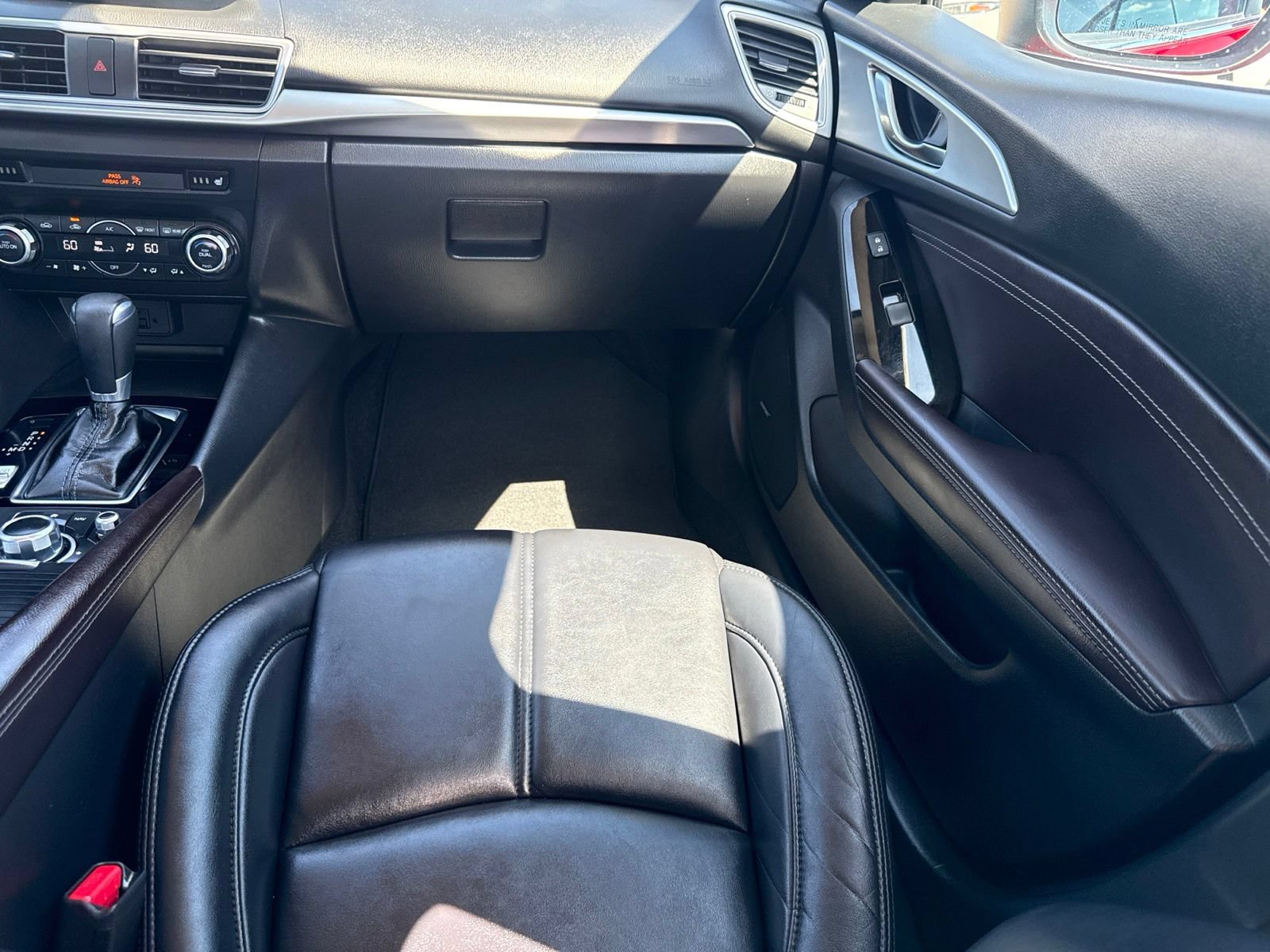 Used 2018 MAZDA MAZDA3 Touring FWD image 21