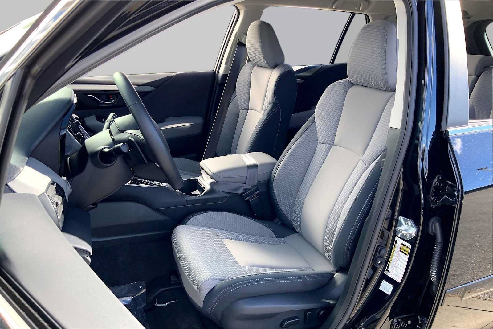 Used 2025 Subaru Outback Premium AWD/4WD image 10